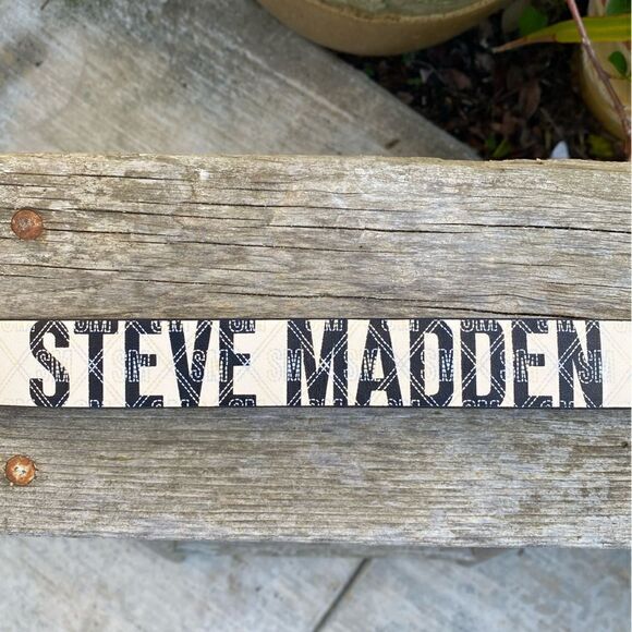 Steve Madden Faux Leather Cream Belt w/"Steve Madden" in Black. Size Large. NWT - Picture 4 of 10